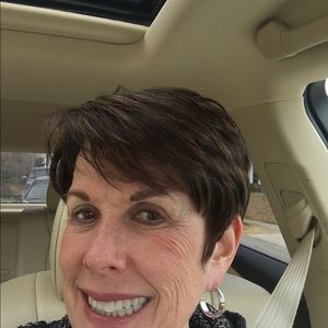 Meet your Posher, Laurie